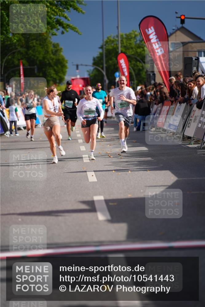 20.09.2026 - PSD Bank Halbmarathon LAZAROV Photography http://msf.ph/oto/10541443 20.09.2026 12:25:53 Ziel 2287, 2953, 3666, 4390, 4391, 4392 meine-sportfotos.de