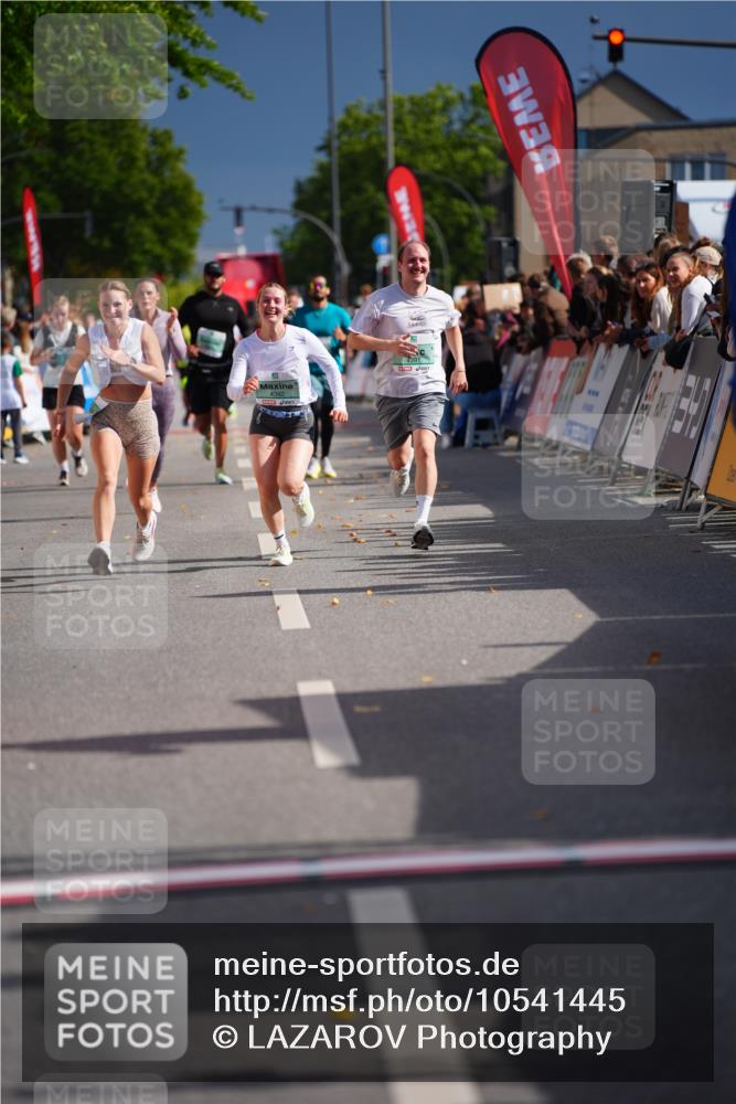 20.09.2026 - PSD Bank Halbmarathon LAZAROV Photography http://msf.ph/oto/10541445 20.09.2026 12:25:53 Ziel 2287, 2953, 3666, 4390, 4391, 4392 meine-sportfotos.de