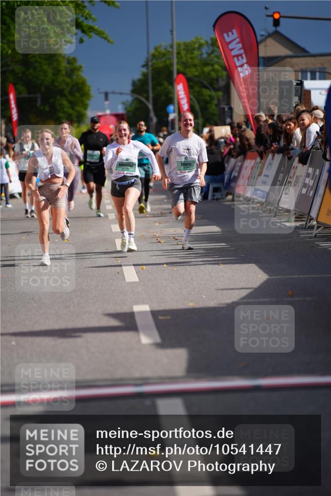 20.09.2026 - PSD Bank Halbmarathon LAZAROV Photography http://msf.ph/oto/10541447 20.09.2026 12:25:53 Ziel 2287, 2953, 3666, 4390, 4391, 4392 meine-sportfotos.de