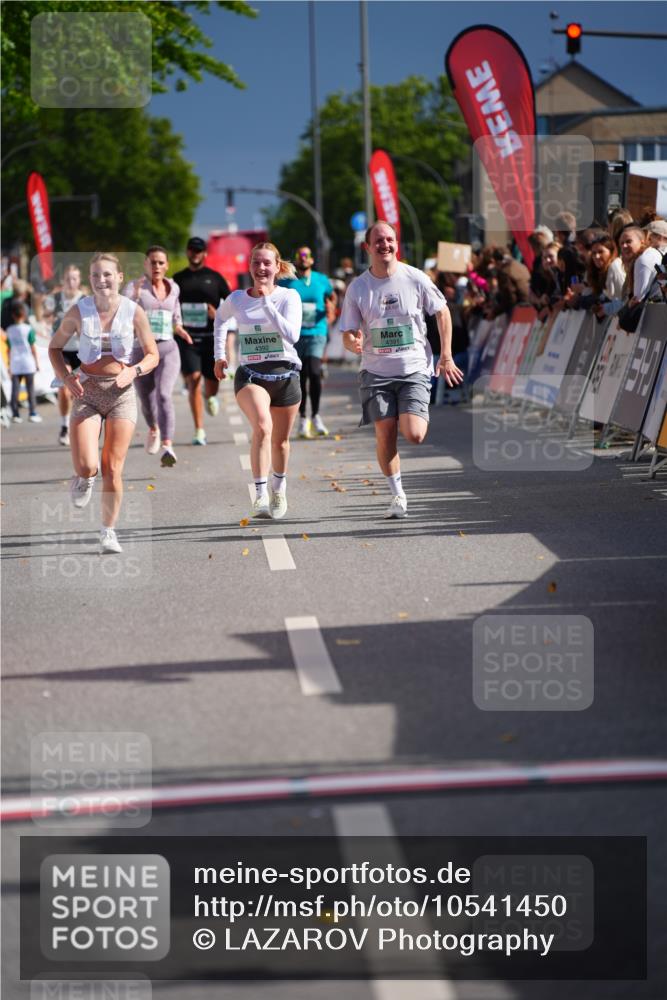 20.09.2026 - PSD Bank Halbmarathon LAZAROV Photography http://msf.ph/oto/10541450 20.09.2026 12:25:54 Ziel 2287, 4390, 4391, 4392, 4588 meine-sportfotos.de