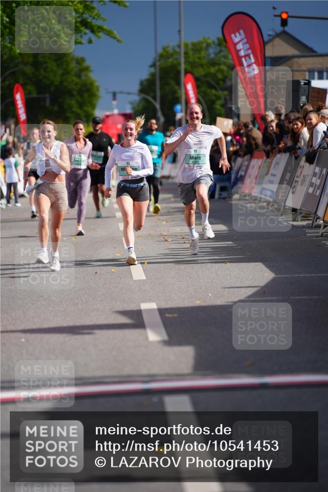 20.09.2026 - PSD Bank Halbmarathon LAZAROV Photography http://msf.ph/oto/10541453 20.09.2026 12:25:54 Ziel 2287, 4390, 4391, 4392, 4588 meine-sportfotos.de