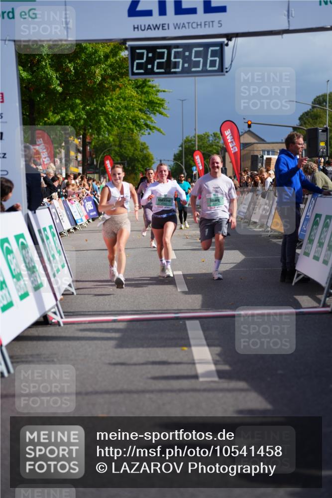 20.09.2026 - PSD Bank Halbmarathon LAZAROV Photography http://msf.ph/oto/10541458 20.09.2026 12:25:55 Ziel 4390, 4391, 4392, 4588 meine-sportfotos.de