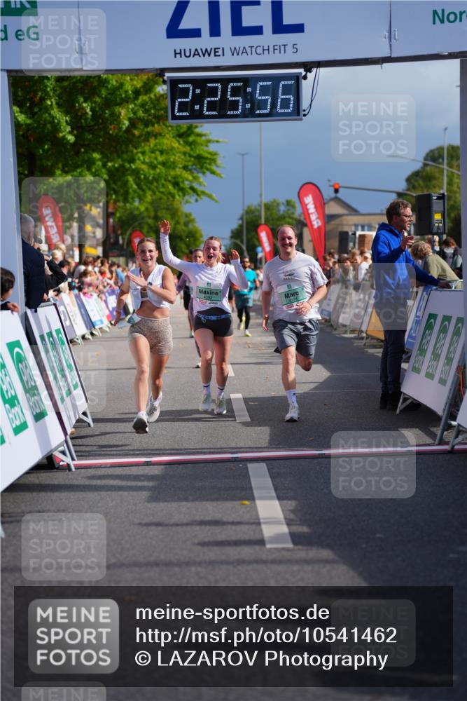 20.09.2026 - PSD Bank Halbmarathon LAZAROV Photography http://msf.ph/oto/10541462 20.09.2026 12:25:55 Ziel 4390, 4391, 4392, 4588 meine-sportfotos.de