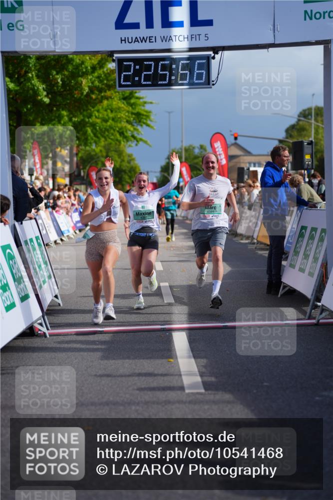 20.09.2026 - PSD Bank Halbmarathon LAZAROV Photography http://msf.ph/oto/10541468 20.09.2026 12:25:56 Ziel 4390, 4391, 4392, 4588 meine-sportfotos.de