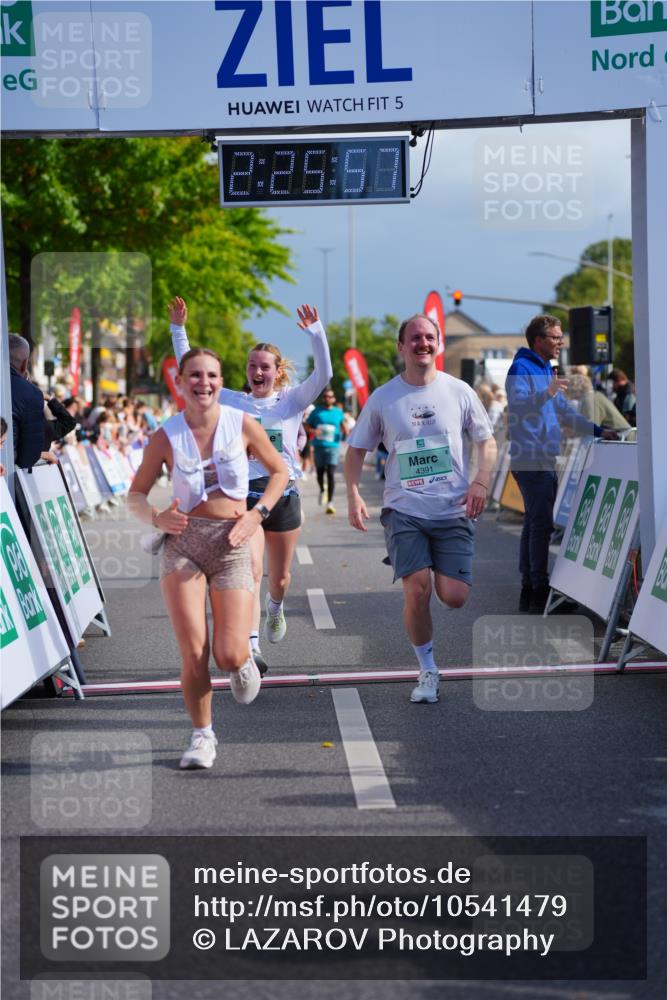 20.09.2026 - PSD Bank Halbmarathon LAZAROV Photography http://msf.ph/oto/10541479 20.09.2026 12:25:56 Ziel 4390, 4391, 4392, 4588 meine-sportfotos.de