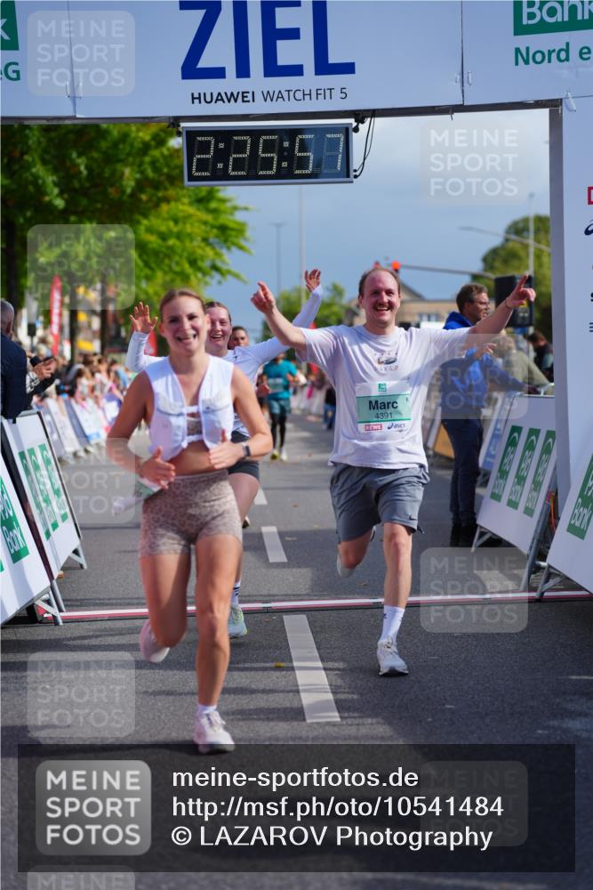 20.09.2026 - PSD Bank Halbmarathon LAZAROV Photography http://msf.ph/oto/10541484 20.09.2026 12:25:56 Ziel 4390, 4391, 4392, 4588 meine-sportfotos.de