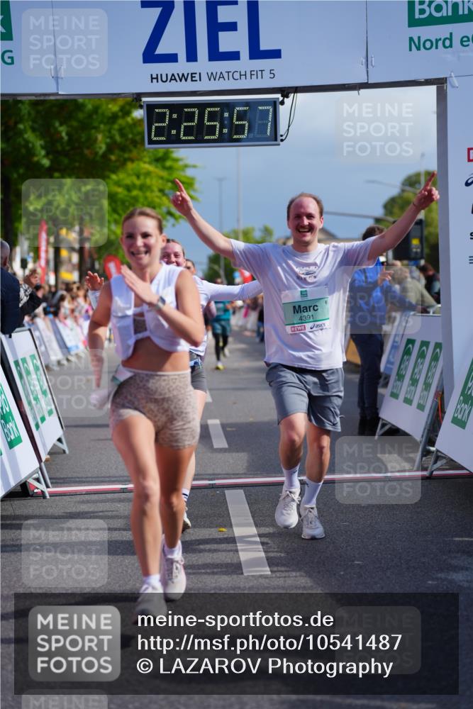 20.09.2026 - PSD Bank Halbmarathon LAZAROV Photography http://msf.ph/oto/10541487 20.09.2026 12:25:56 Ziel 4390, 4391, 4392, 4588 meine-sportfotos.de