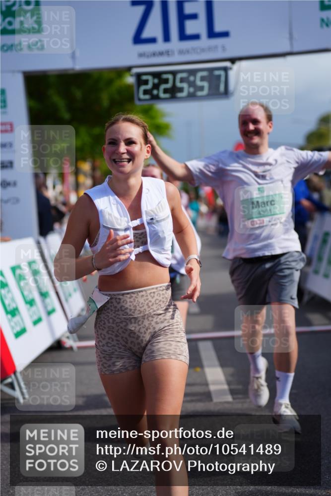 20.09.2026 - PSD Bank Halbmarathon LAZAROV Photography http://msf.ph/oto/10541489 20.09.2026 12:25:57 Ziel 4390, 4391, 4392, 4588 meine-sportfotos.de