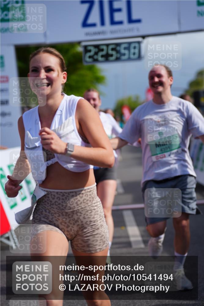 20.09.2026 - PSD Bank Halbmarathon LAZAROV Photography http://msf.ph/oto/10541494 20.09.2026 12:25:57 Ziel 4390, 4391, 4392, 4588 meine-sportfotos.de