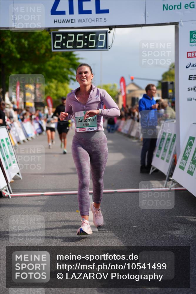20.09.2026 - PSD Bank Halbmarathon LAZAROV Photography http://msf.ph/oto/10541499 20.09.2026 12:25:59 Ziel 2824, 3900, 4390, 4391, 4392, 4588 meine-sportfotos.de