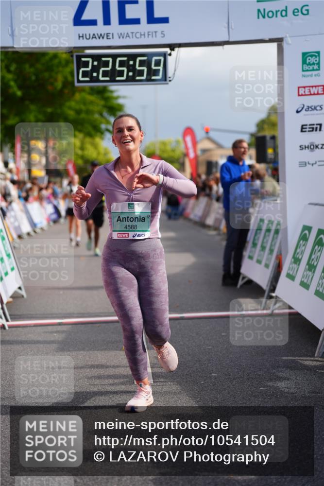 20.09.2026 - PSD Bank Halbmarathon LAZAROV Photography http://msf.ph/oto/10541504 20.09.2026 12:25:59 Ziel 2824, 3900, 4390, 4391, 4392, 4588 meine-sportfotos.de