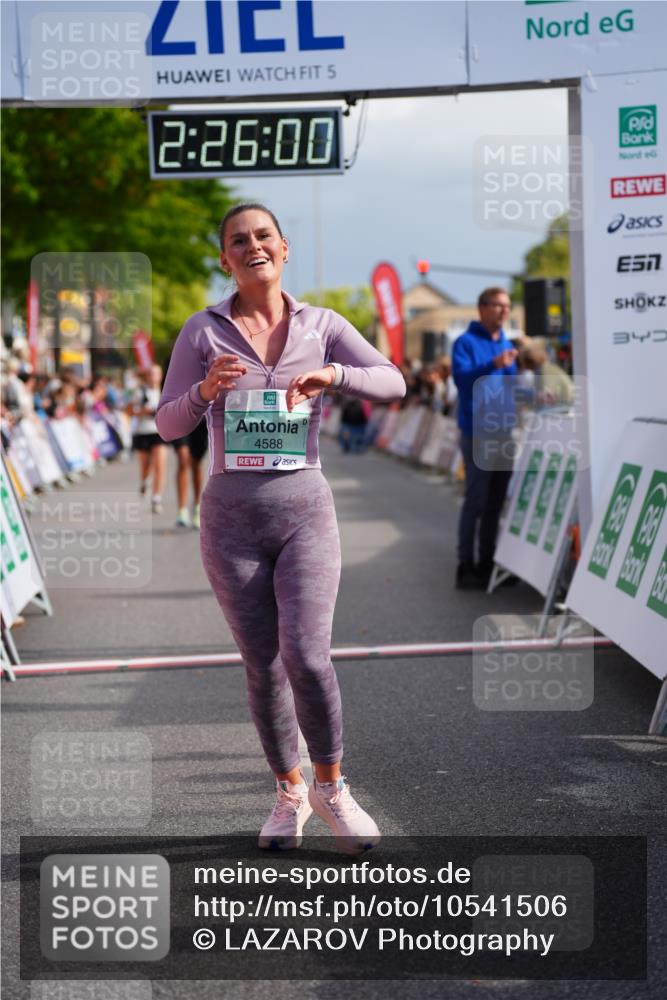 20.09.2026 - PSD Bank Halbmarathon LAZAROV Photography http://msf.ph/oto/10541506 20.09.2026 12:25:59 Ziel 2824, 3900, 4390, 4391, 4392, 4588 meine-sportfotos.de