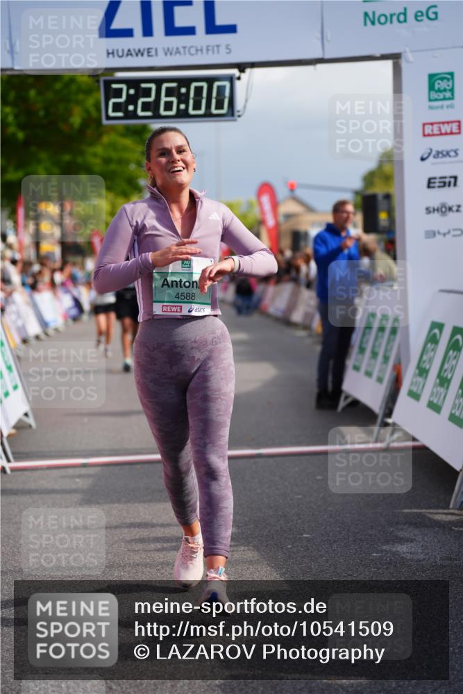 20.09.2026 - PSD Bank Halbmarathon LAZAROV Photography http://msf.ph/oto/10541509 20.09.2026 12:25:59 Ziel 2824, 3900, 4390, 4391, 4392, 4588 meine-sportfotos.de