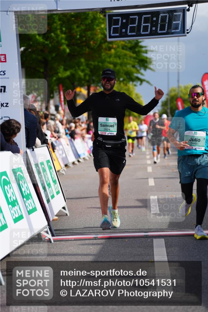20.09.2026 - PSD Bank Halbmarathon LAZAROV Photography http://msf.ph/oto/10541531 20.09.2026 12:26:02 Ziel 1259, 2824, 3900, 4390, 4391, 4392, 4588 meine-sportfotos.de