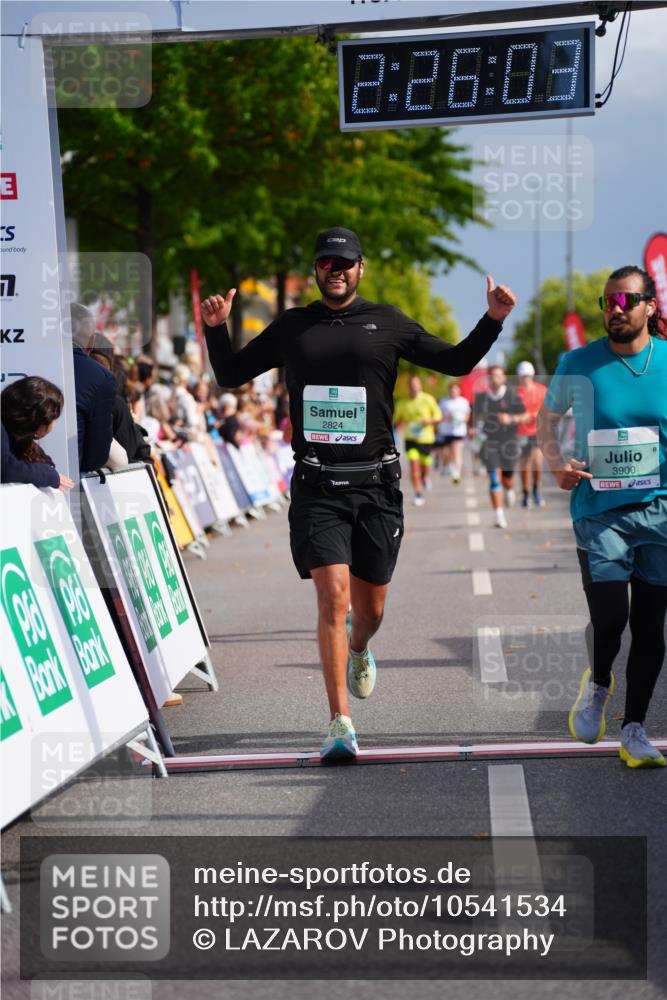 20.09.2026 - PSD Bank Halbmarathon LAZAROV Photography http://msf.ph/oto/10541534 20.09.2026 12:26:02 Ziel 1259, 2824, 3900, 4390, 4391, 4392, 4588 meine-sportfotos.de