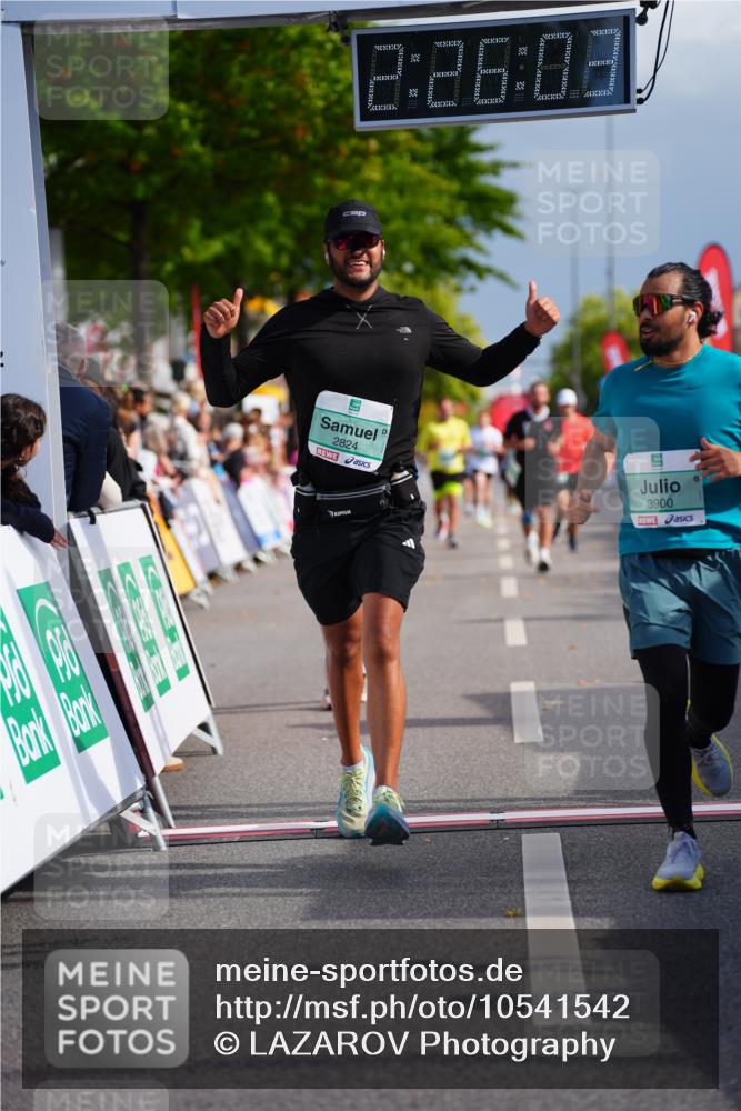 20.09.2026 - PSD Bank Halbmarathon LAZAROV Photography http://msf.ph/oto/10541542 20.09.2026 12:26:03 Ziel 1259, 2824, 3900, 4390, 4391, 4392, 4588 meine-sportfotos.de