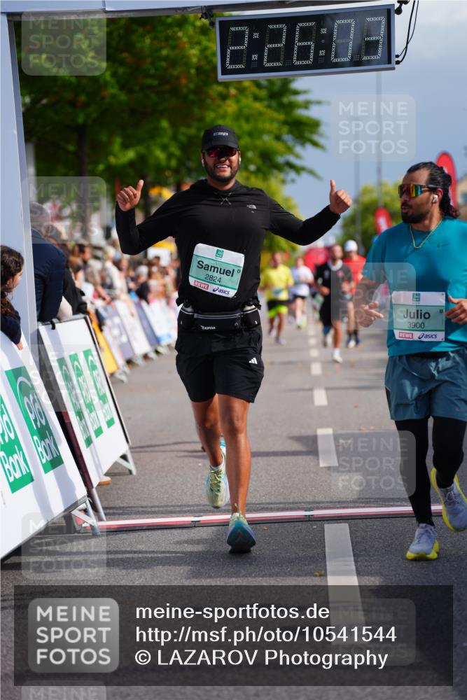 20.09.2026 - PSD Bank Halbmarathon LAZAROV Photography http://msf.ph/oto/10541544 20.09.2026 12:26:03 Ziel 1259, 2824, 3900, 4390, 4391, 4392, 4588 meine-sportfotos.de