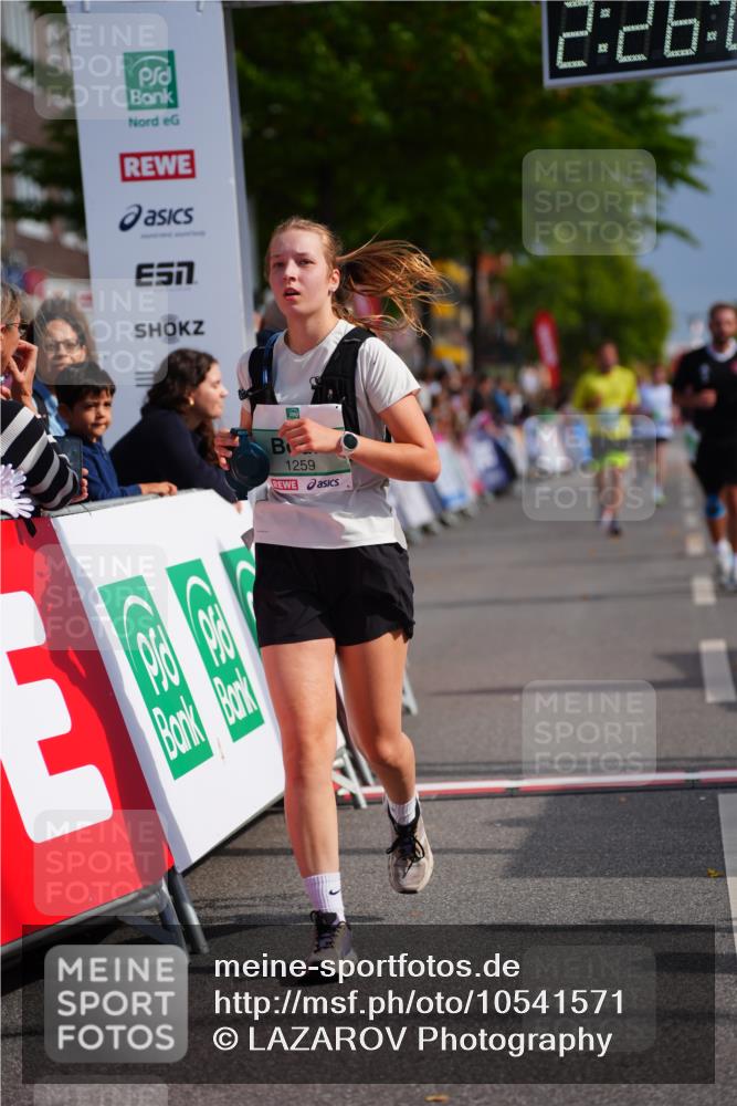 20.09.2026 - PSD Bank Halbmarathon LAZAROV Photography http://msf.ph/oto/10541571 20.09.2026 12:26:06 Ziel 1259, 1914, 2824, 3900, 4588, 4736 meine-sportfotos.de
