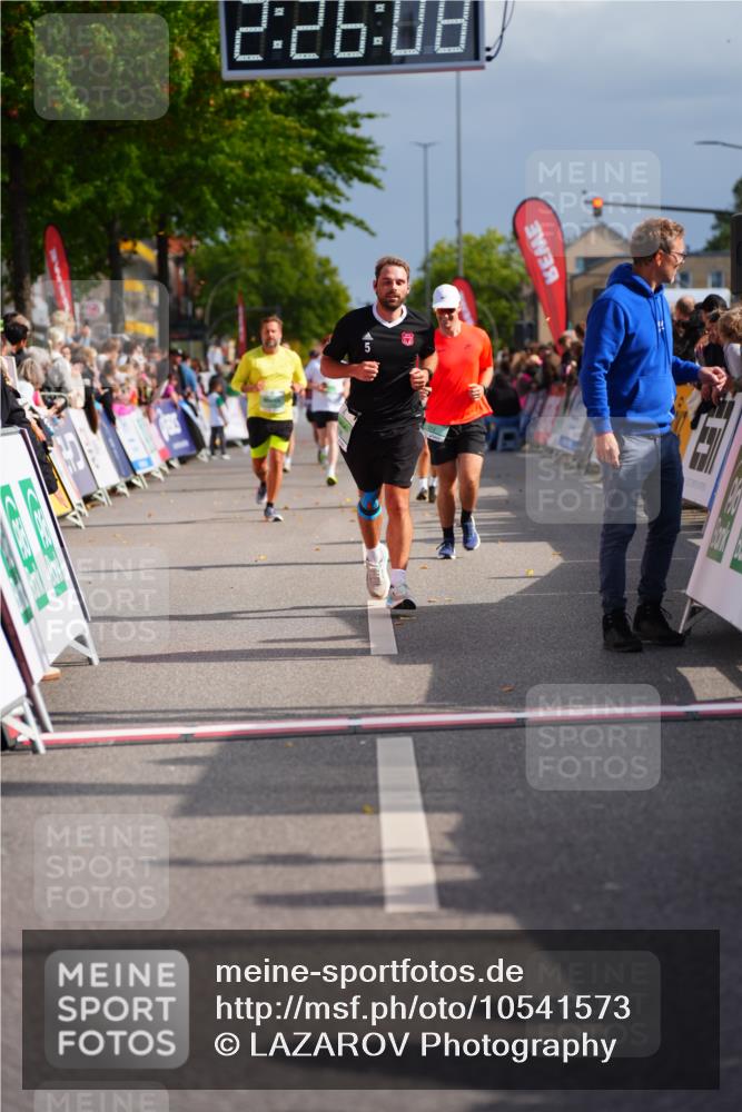 20.09.2026 - PSD Bank Halbmarathon LAZAROV Photography http://msf.ph/oto/10541573 20.09.2026 12:26:07 Ziel 1259, 1914, 2824, 3900, 4736 meine-sportfotos.de