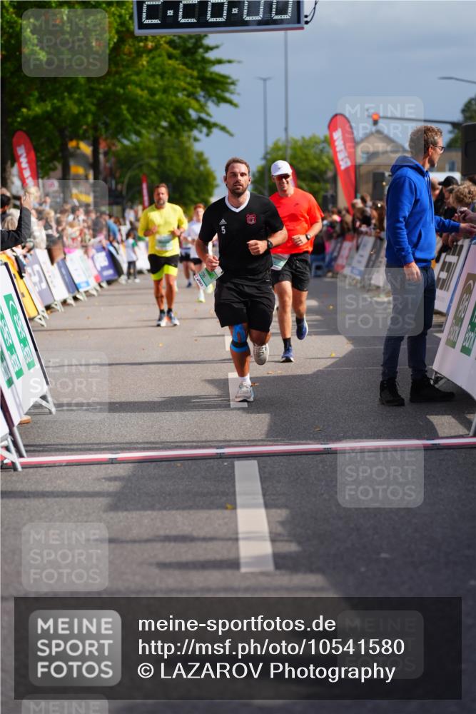 20.09.2026 - PSD Bank Halbmarathon LAZAROV Photography http://msf.ph/oto/10541580 20.09.2026 12:26:08 Ziel 1259, 1914, 2824, 3900, 4736 meine-sportfotos.de