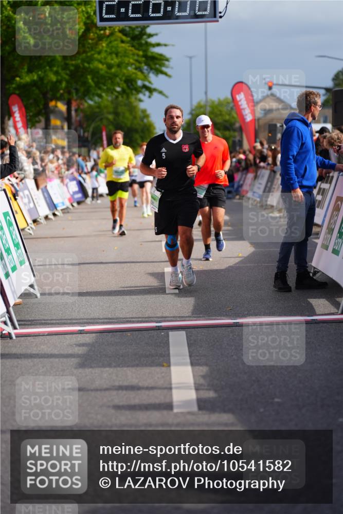 20.09.2026 - PSD Bank Halbmarathon LAZAROV Photography http://msf.ph/oto/10541582 20.09.2026 12:26:08 Ziel 1259, 1914, 2824, 3900, 4736 meine-sportfotos.de
