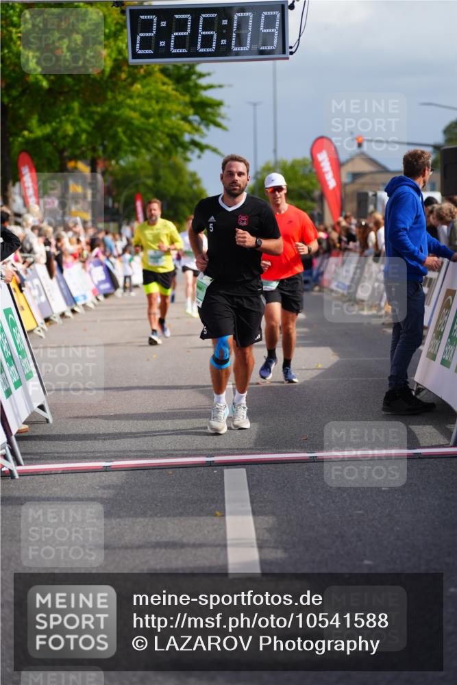 20.09.2026 - PSD Bank Halbmarathon LAZAROV Photography http://msf.ph/oto/10541588 20.09.2026 12:26:08 Ziel 1259, 1914, 2824, 3900, 4736 meine-sportfotos.de