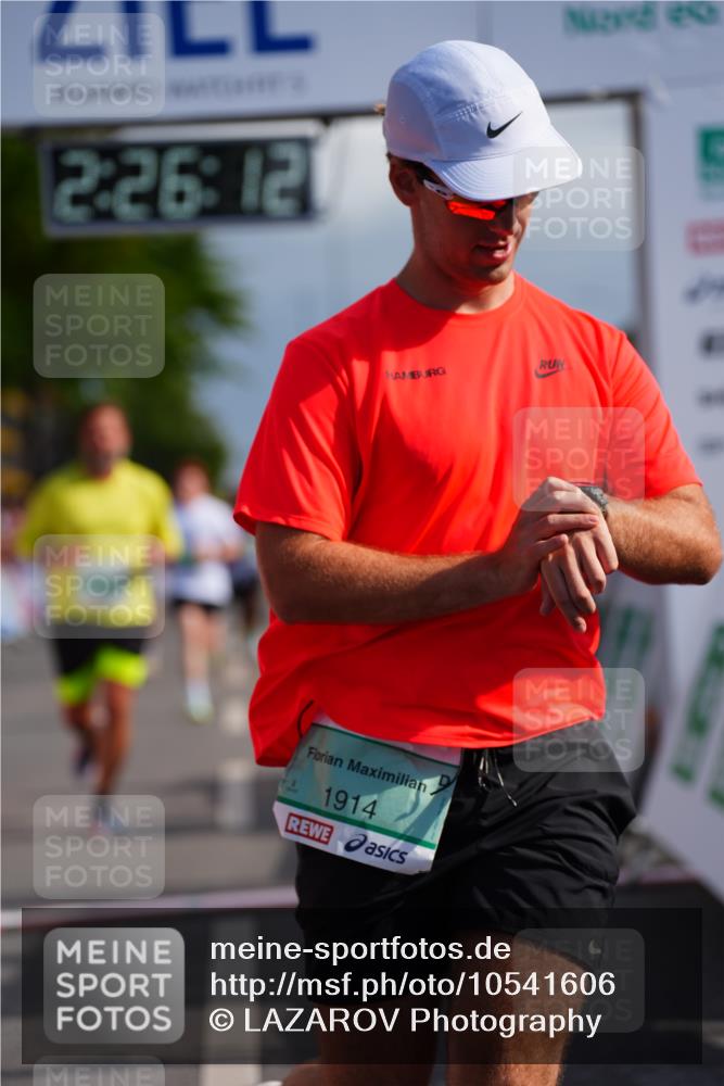20.09.2026 - PSD Bank Halbmarathon LAZAROV Photography http://msf.ph/oto/10541606 20.09.2026 12:26:12 Ziel 1259, 1754, 1807, 1914, 2477, 4736 meine-sportfotos.de