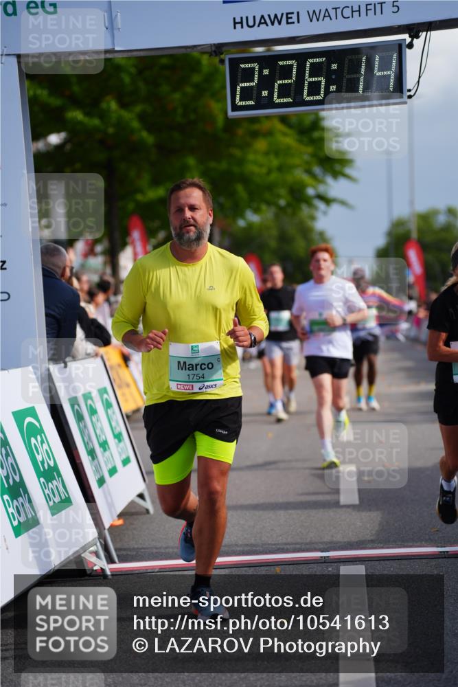 20.09.2026 - PSD Bank Halbmarathon LAZAROV Photography http://msf.ph/oto/10541613 20.09.2026 12:26:13 Ziel 1259, 1754, 1807, 1914, 2477, 4736 meine-sportfotos.de