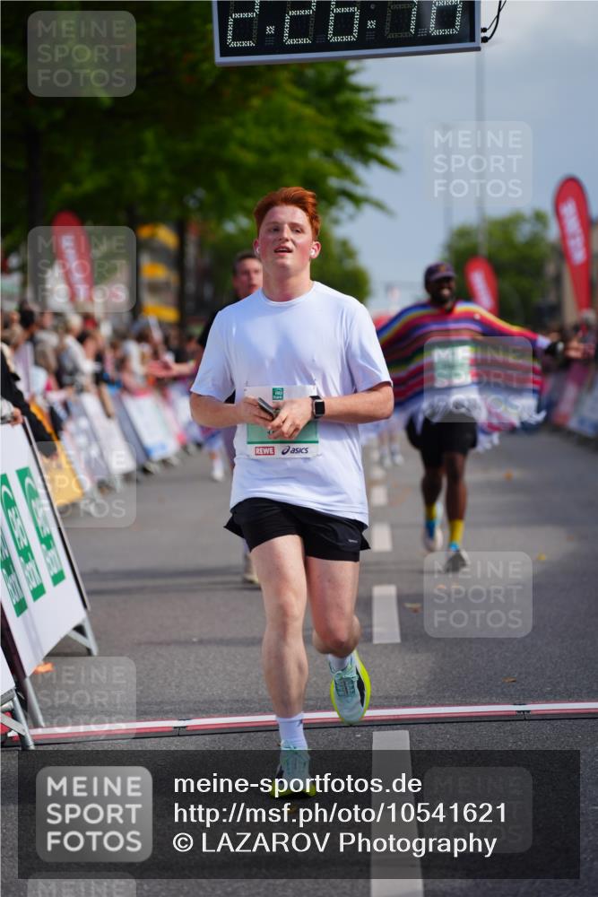 20.09.2026 - PSD Bank Halbmarathon LAZAROV Photography http://msf.ph/oto/10541621 20.09.2026 12:26:16 Ziel 1477, 1754, 1807, 1914, 2477, 3693, 3694, 4192, 4736 meine-sportfotos.de