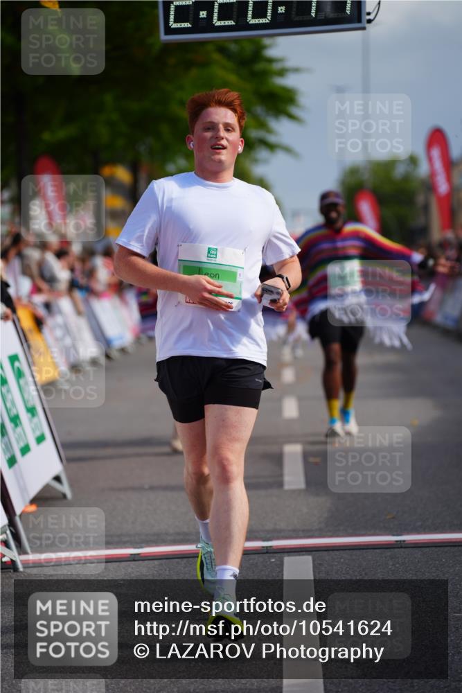 20.09.2026 - PSD Bank Halbmarathon LAZAROV Photography http://msf.ph/oto/10541624 20.09.2026 12:26:16 Ziel 1477, 1754, 1807, 1914, 2477, 3693, 3694, 4192, 4736 meine-sportfotos.de