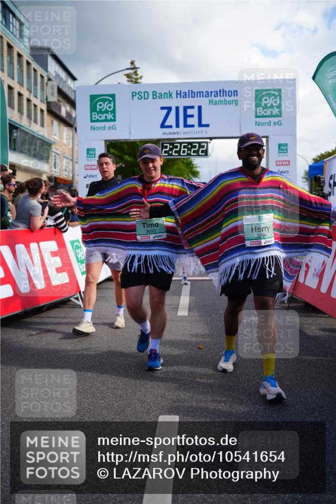 20.09.2026 - PSD Bank Halbmarathon LAZAROV Photography http://msf.ph/oto/10541654 20.09.2026 12:26:22 Ziel 1202, 1477, 1807, 3693, 3694, 4192, 4216 meine-sportfotos.de