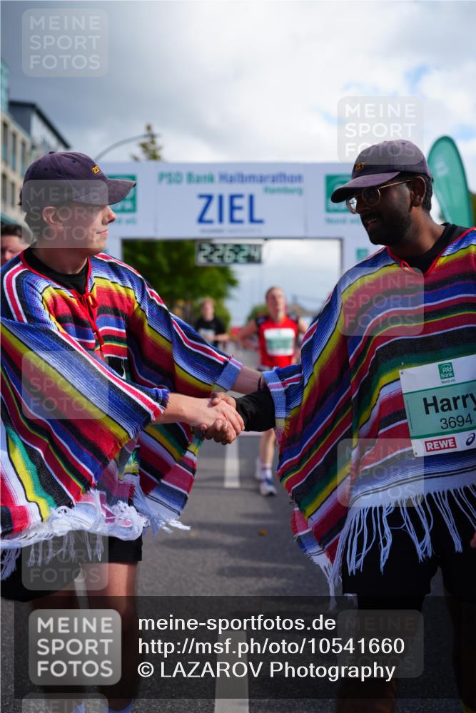 20.09.2026 - PSD Bank Halbmarathon LAZAROV Photography http://msf.ph/oto/10541660 20.09.2026 12:26:23 Ziel 1202, 1477, 1807, 3693, 3694, 4192, 4216 meine-sportfotos.de