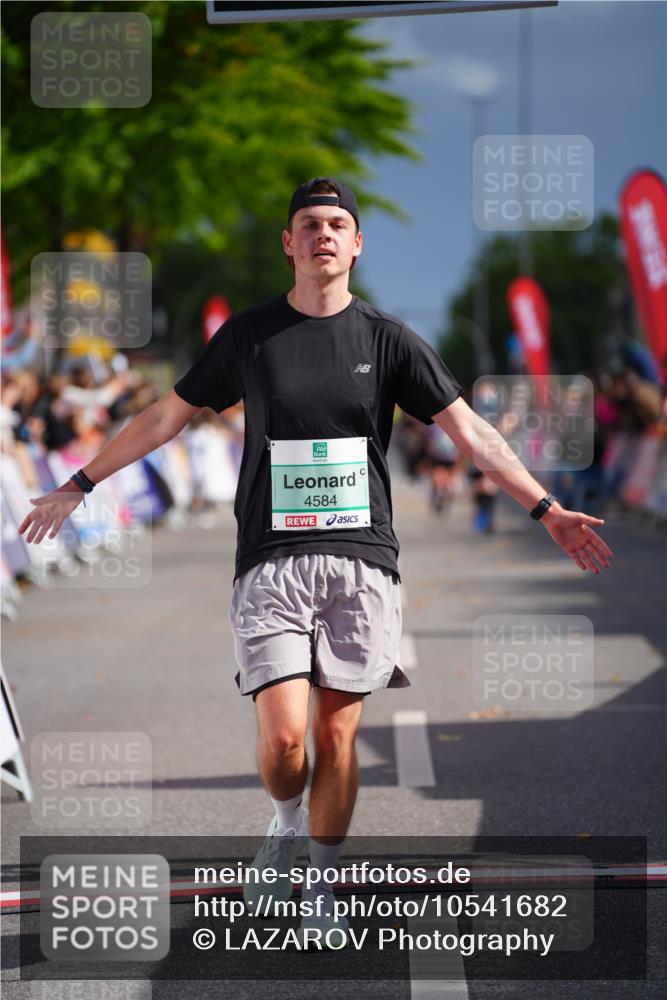 20.09.2026 - PSD Bank Halbmarathon LAZAROV Photography http://msf.ph/oto/10541682 20.09.2026 12:26:33 Ziel 4584 meine-sportfotos.de
