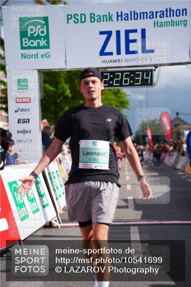 20.09.2026 - PSD Bank Halbmarathon LAZAROV Photography http://msf.ph/oto/10541699 20.09.2026 12:26:34 Ziel 4584 meine-sportfotos.de