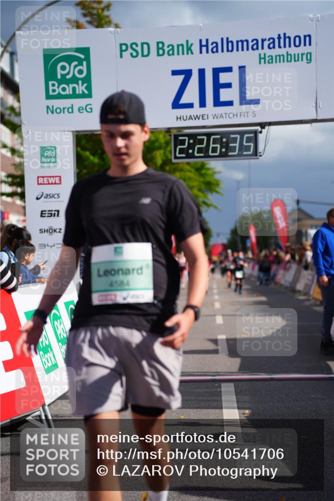 20.09.2026 - PSD Bank Halbmarathon LAZAROV Photography http://msf.ph/oto/10541706 20.09.2026 12:26:34 Ziel 4584 meine-sportfotos.de