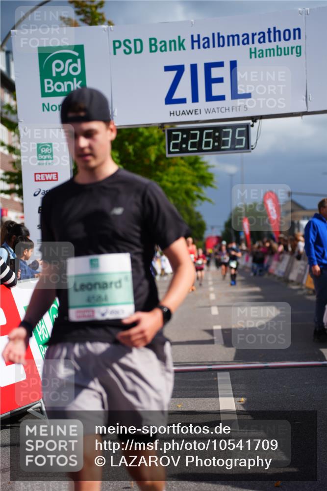 20.09.2026 - PSD Bank Halbmarathon LAZAROV Photography http://msf.ph/oto/10541709 20.09.2026 12:26:34 Ziel 4584 meine-sportfotos.de