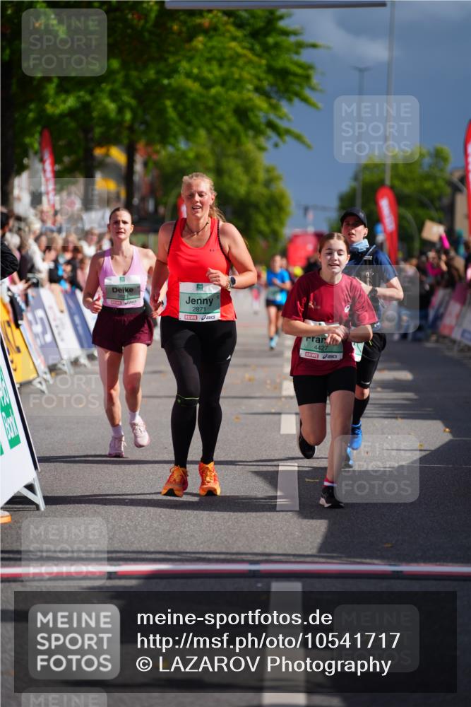 20.09.2026 - PSD Bank Halbmarathon LAZAROV Photography http://msf.ph/oto/10541717 20.09.2026 12:26:40 Ziel 1844, 2871, 3821, 4427, 4584 meine-sportfotos.de