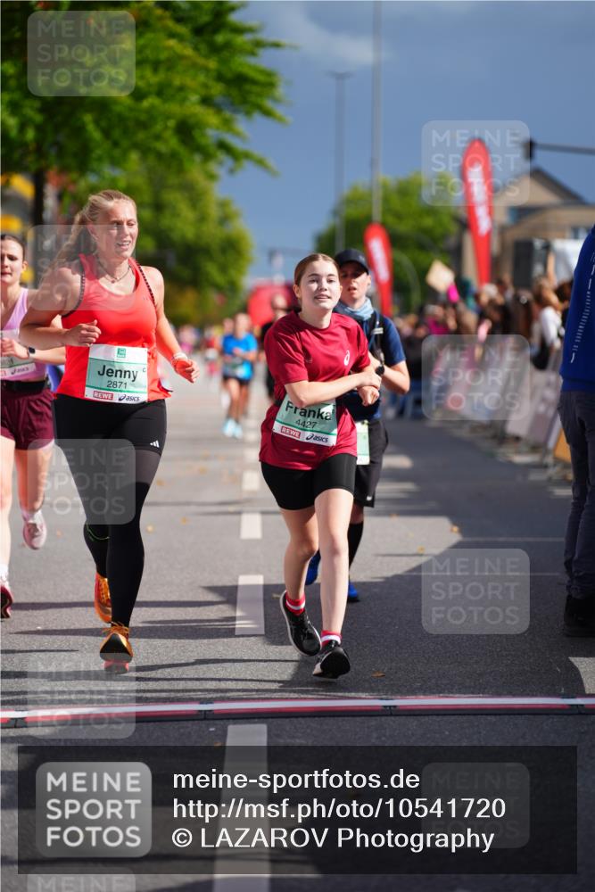 20.09.2026 - PSD Bank Halbmarathon LAZAROV Photography http://msf.ph/oto/10541720 20.09.2026 12:26:41 Ziel 1113, 1231, 1844, 2871, 3821, 4427, 4584 meine-sportfotos.de