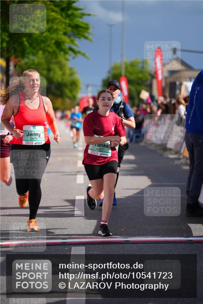20.09.2026 - PSD Bank Halbmarathon LAZAROV Photography http://msf.ph/oto/10541723 20.09.2026 12:26:41 Ziel 1113, 1231, 1844, 2871, 3821, 4427, 4584 meine-sportfotos.de