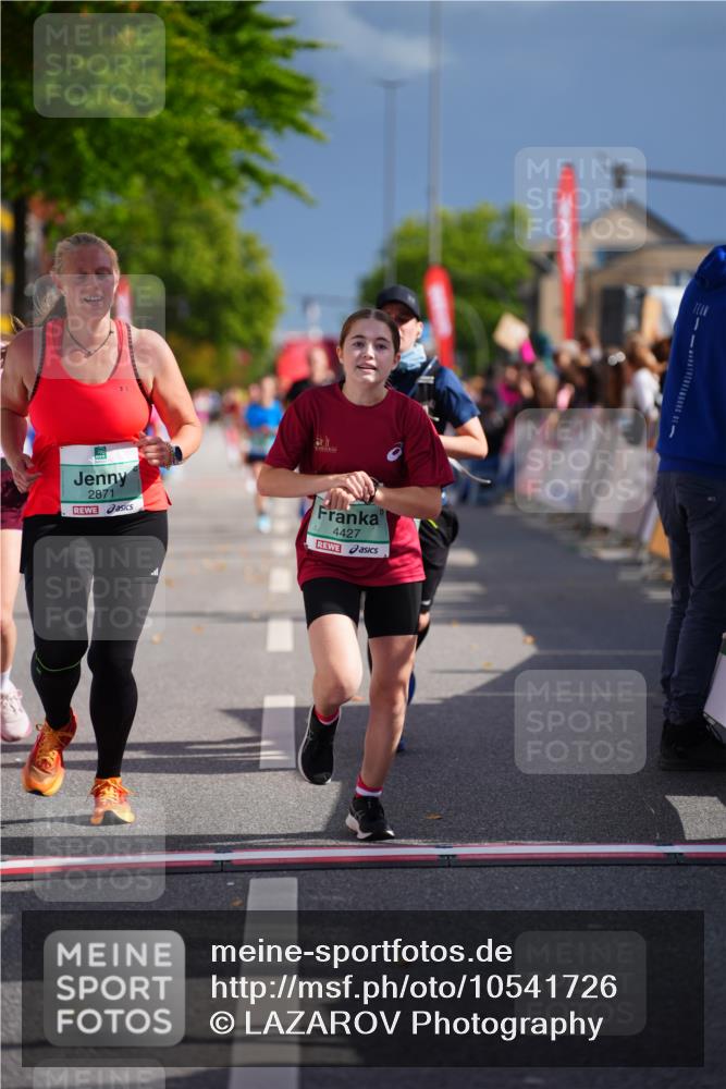 20.09.2026 - PSD Bank Halbmarathon LAZAROV Photography http://msf.ph/oto/10541726 20.09.2026 12:26:41 Ziel 1113, 1231, 1844, 2871, 3821, 4427, 4584 meine-sportfotos.de
