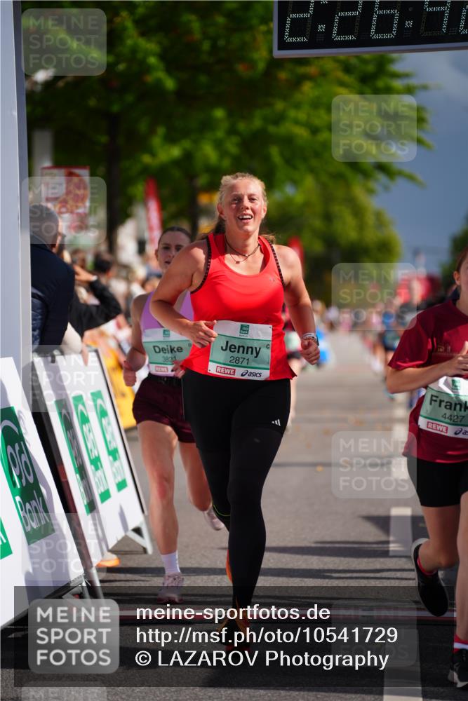 20.09.2026 - PSD Bank Halbmarathon LAZAROV Photography http://msf.ph/oto/10541729 20.09.2026 12:26:41 Ziel 1113, 1231, 1844, 2871, 3821, 4427, 4584 meine-sportfotos.de