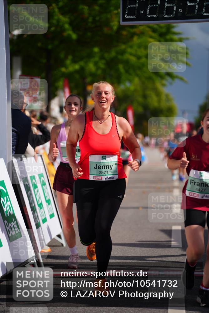 20.09.2026 - PSD Bank Halbmarathon LAZAROV Photography http://msf.ph/oto/10541732 20.09.2026 12:26:41 Ziel 1113, 1231, 1844, 2871, 3821, 4427, 4584 meine-sportfotos.de