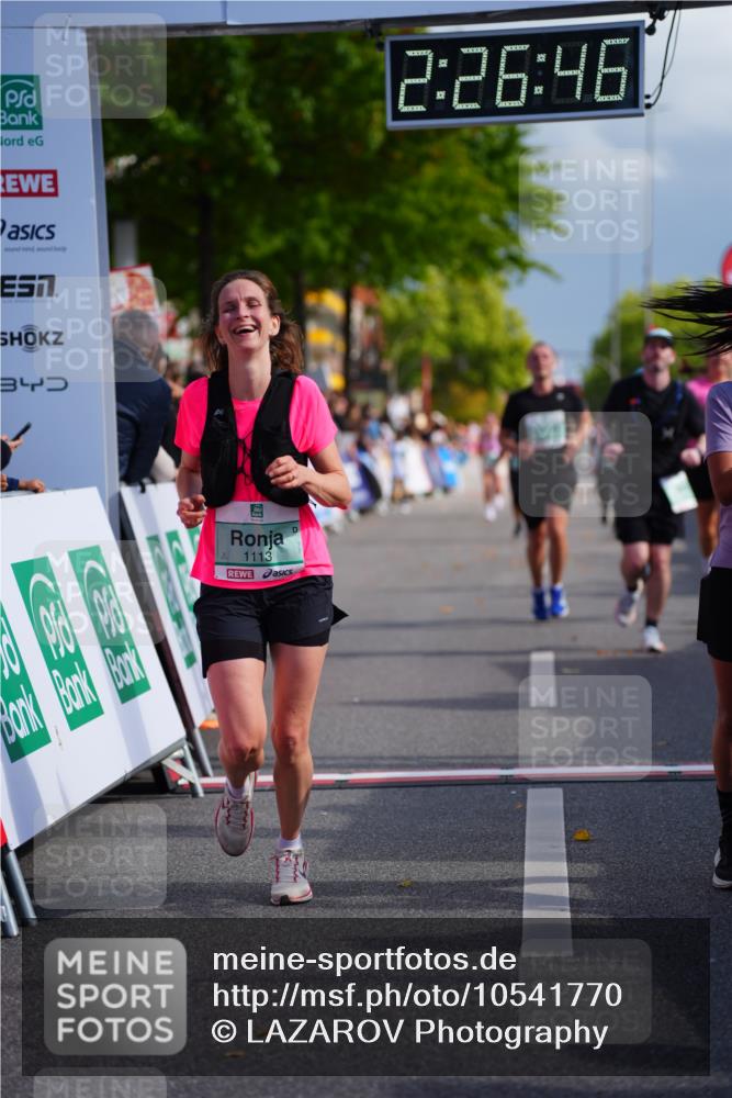 20.09.2026 - PSD Bank Halbmarathon LAZAROV Photography http://msf.ph/oto/10541770 20.09.2026 12:26:46 Ziel 1113, 1231, 1345, 1471, 1844, 2039, 2858, 2871, 3821, 4427 meine-sportfotos.de