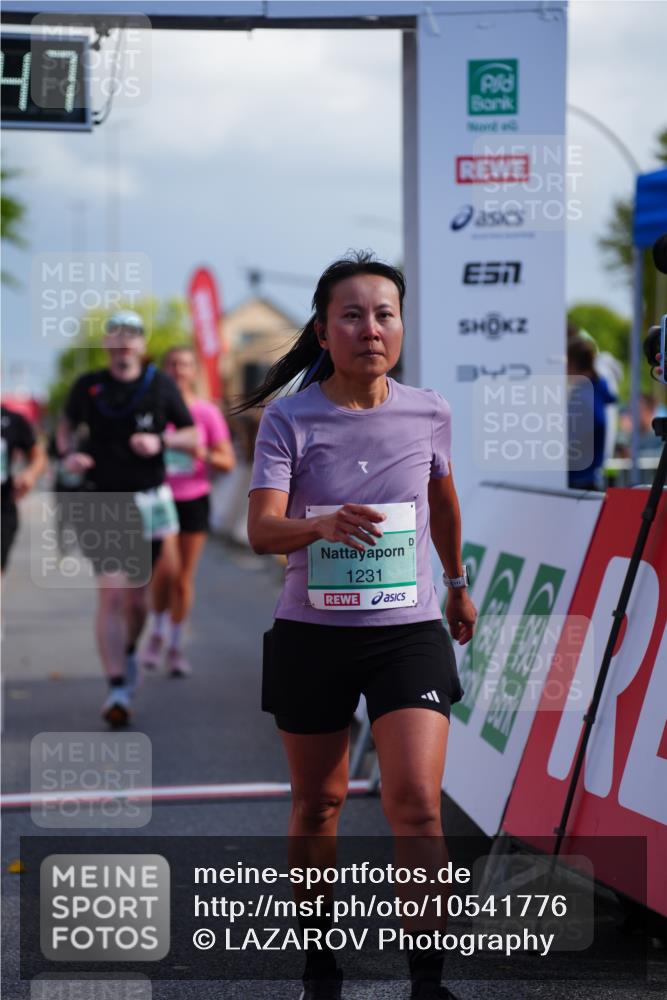 20.09.2026 - PSD Bank Halbmarathon LAZAROV Photography http://msf.ph/oto/10541776 20.09.2026 12:26:47 Ziel 1113, 1231, 1345, 1471, 1844, 2039, 2858, 2871, 3821, 4427 meine-sportfotos.de