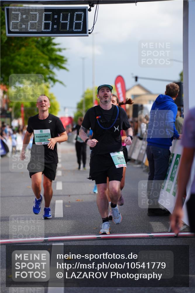 20.09.2026 - PSD Bank Halbmarathon LAZAROV Photography http://msf.ph/oto/10541779 20.09.2026 12:26:48 Ziel 1113, 1231, 1345, 1471, 1844, 2039, 2858, 2871, 3821, 4427 meine-sportfotos.de