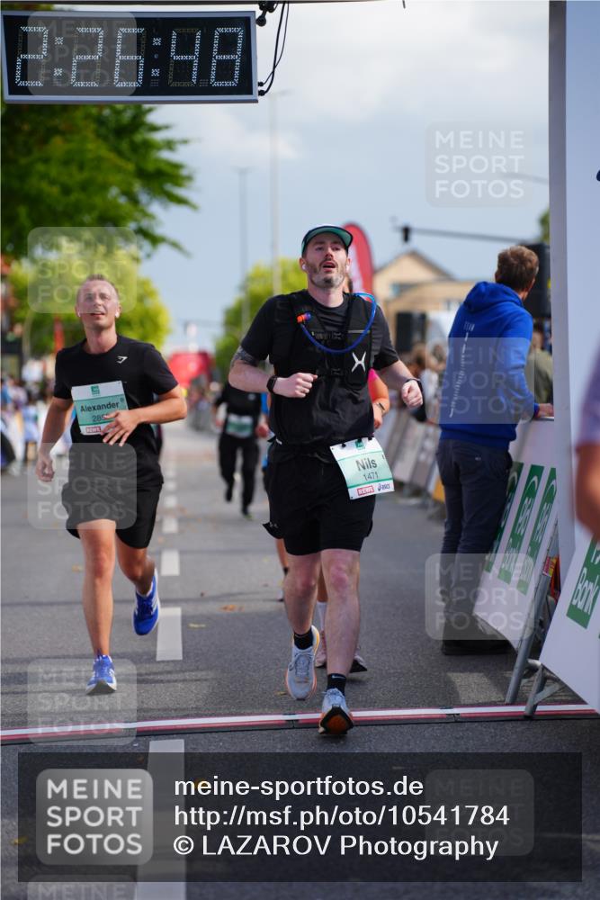 20.09.2026 - PSD Bank Halbmarathon LAZAROV Photography http://msf.ph/oto/10541784 20.09.2026 12:26:48 Ziel 1113, 1231, 1345, 1471, 1844, 2039, 2858, 2871, 3821, 4427 meine-sportfotos.de