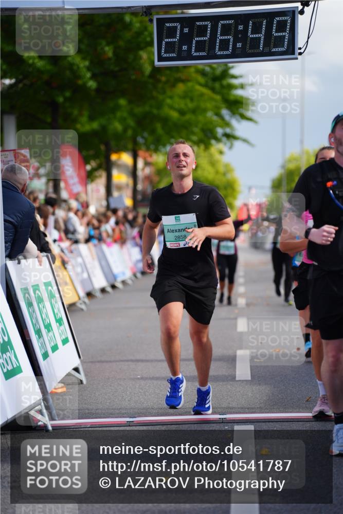 20.09.2026 - PSD Bank Halbmarathon LAZAROV Photography http://msf.ph/oto/10541787 20.09.2026 12:26:48 Ziel 1113, 1231, 1345, 1471, 1844, 2039, 2858, 2871, 3821, 4427 meine-sportfotos.de