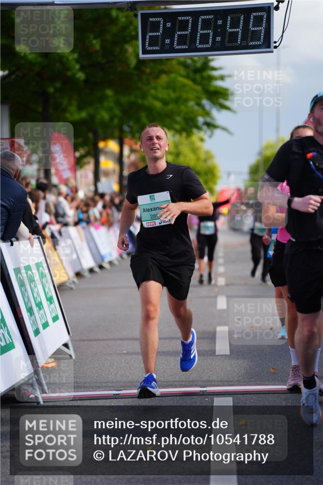 20.09.2026 - PSD Bank Halbmarathon LAZAROV Photography http://msf.ph/oto/10541788 20.09.2026 12:26:48 Ziel 1113, 1231, 1345, 1471, 1844, 2039, 2858, 2871, 3821, 4427 meine-sportfotos.de