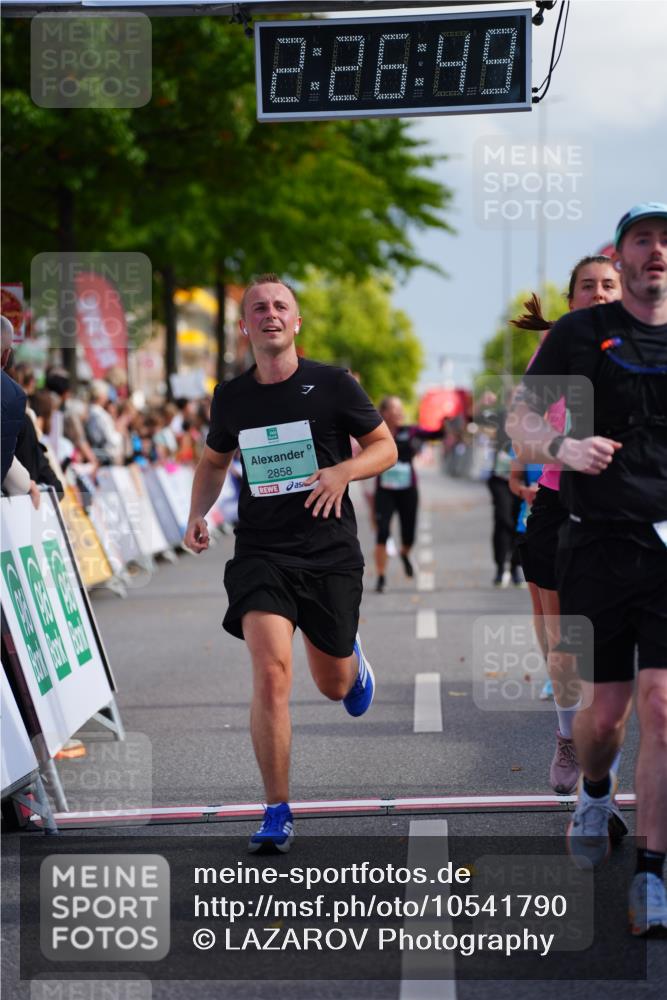 20.09.2026 - PSD Bank Halbmarathon LAZAROV Photography http://msf.ph/oto/10541790 20.09.2026 12:26:49 Ziel 1113, 1231, 1345, 1471, 1738, 1844, 2021, 2039, 2858, 2871, 3821, 4427 meine-sportfotos.de