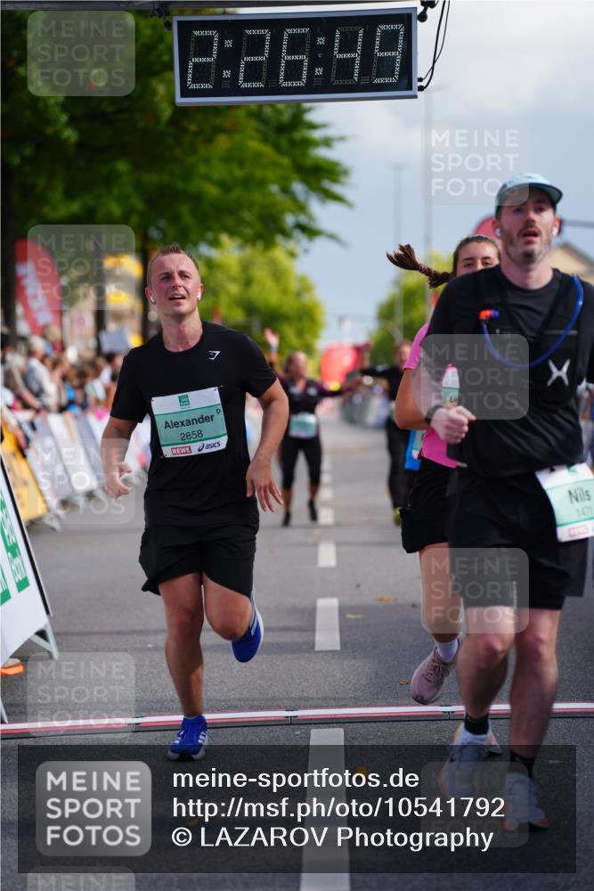 20.09.2026 - PSD Bank Halbmarathon LAZAROV Photography http://msf.ph/oto/10541792 20.09.2026 12:26:49 Ziel 1113, 1231, 1345, 1471, 1738, 1844, 2021, 2039, 2858, 2871, 3821, 4427 meine-sportfotos.de